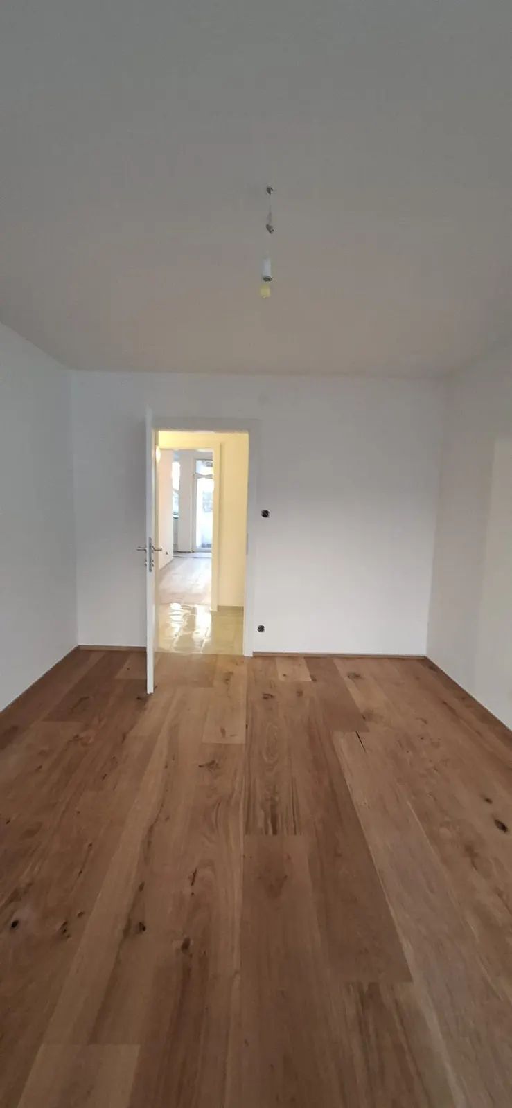 Fertiges Zimmer mit Eichenparkett